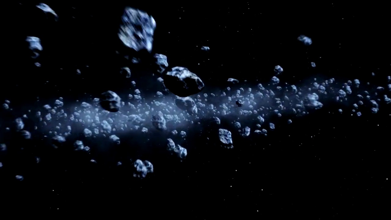 在开阔的太空中穿越小行星带的美丽飞行。视频素材