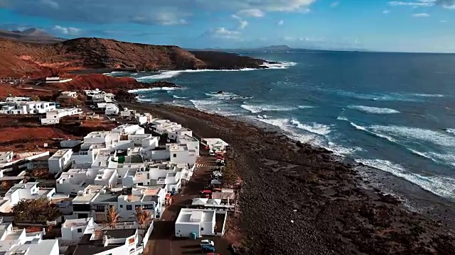 El Golfo村鸟瞰图，兰萨罗特，加那利群岛，西班牙视频下载