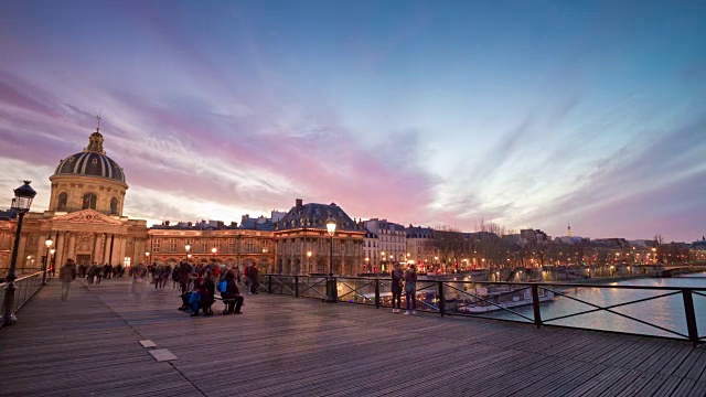 法国巴黎日落天空艺术学院大桥全景4k时间流逝视频素材