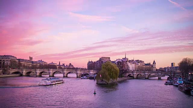 法国巴黎日落粉红天空著名的山脊艺术城市岛屿全景4k时间的推移视频素材