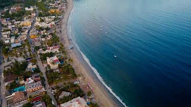 墨西哥的一个热带沿海村庄视频下载