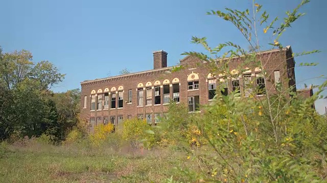 特写:底特律美丽的废弃建筑解体和腐烂视频素材