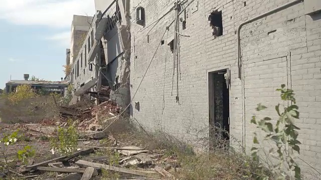 特写:探索废弃的费希尔车身工厂的废墟，美国视频素材