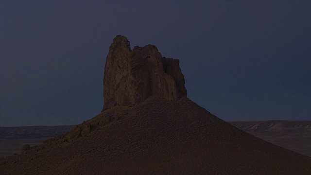 空中摄影:黎明时分，美国怀俄明州，飞上死火山野猪塔斯克丘视频素材