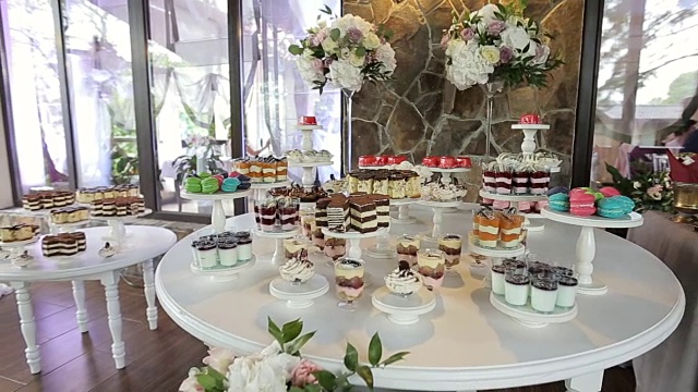 糖果棒婚礼，糖果自助餐，美味的糖果棒在婚礼上视频素材