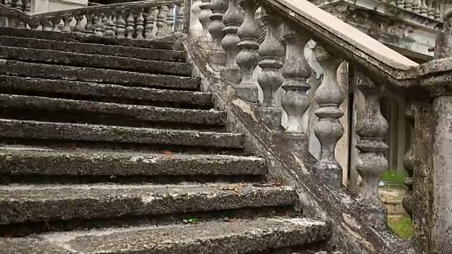 的栏杆。古老宫殿的楼梯视频下载