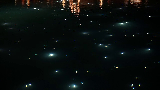 星光池模糊美丽的灯光，照亮餐厅旁边的光纤灯视频下载