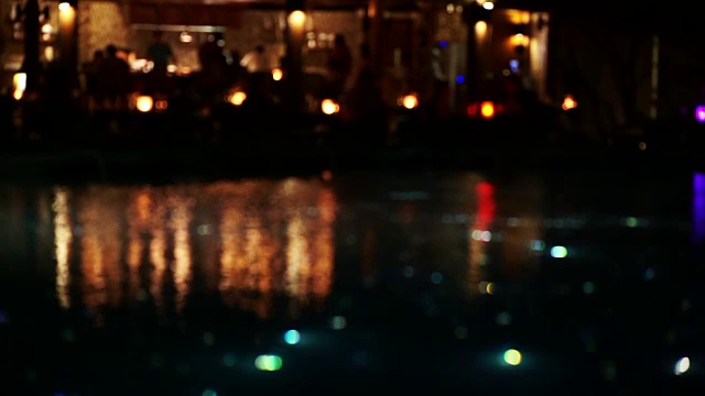 星光池模糊美丽的灯光，照亮餐厅旁边的光纤灯视频素材