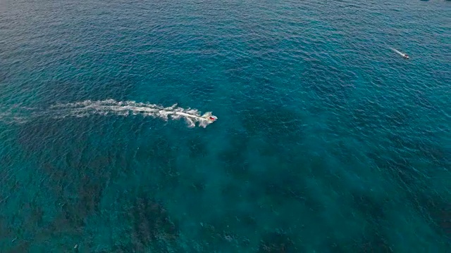 水上摩托艇骑手。菲律宾长滩岛视频素材