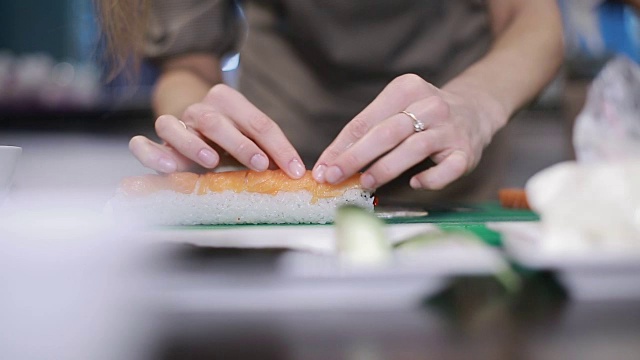 寿司卷过程视频素材