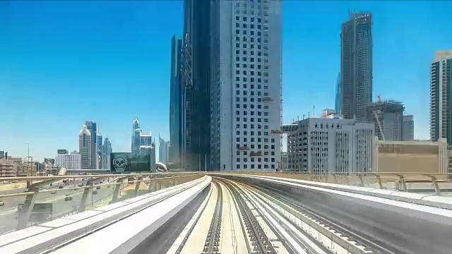 沿着谢赫·扎耶德公路，在地铁上度过一段漫长的旅程视频素材
