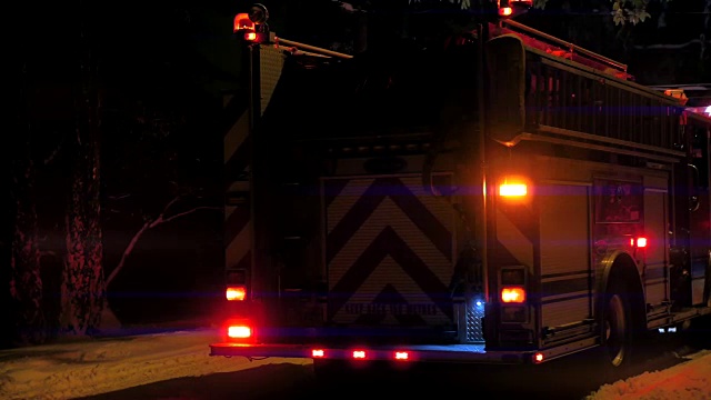 4K消防车紧急引擎，救援车辆消防车911救援帮助视频素材