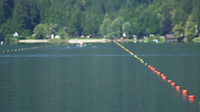 赛艇比赛前训练，运动员享受水上运动，生活方式视频素材