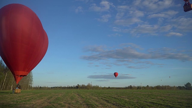 气球在气球节上空升起视频素材