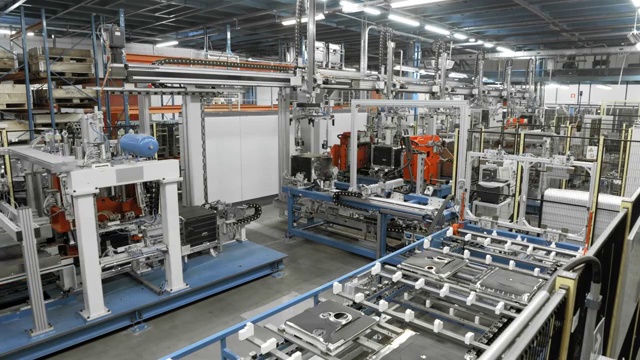 延时生产工厂的自动化生产线视频素材