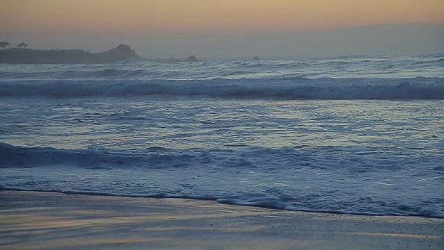 太平洋海岸附近的大浪视频素材