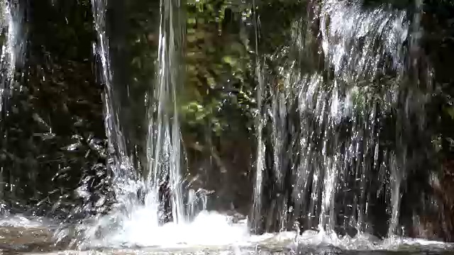 瀑布、瀑布、山涧、小溪、流水、水花、饮用水、自然公园、自然保护、效果、阿尔卑斯山、Allgäu、巴伐利亚、4K视频素材