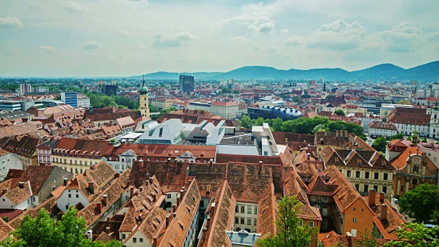 奥地利风景如画的格拉茨镇。俯瞰城市的历史部分视频素材