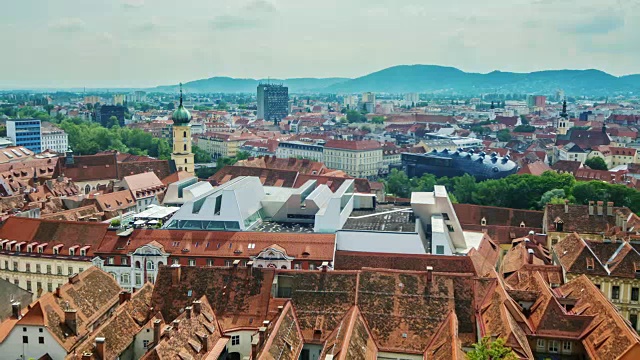 奥地利风景如画的格拉茨镇。俯瞰城市的历史部分。变焦视频视频素材