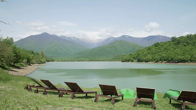 美丽的山、湖、度假村和温泉视频下载