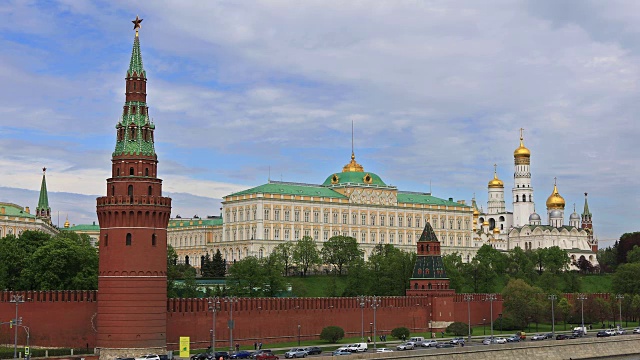 从大石桥上俯瞰莫斯科克里姆林宫视频素材