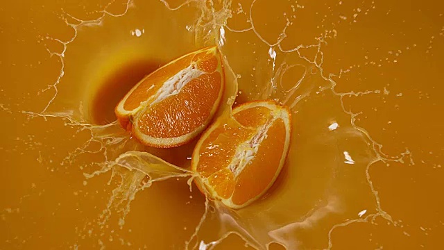 橙，柑橘，水果落入橙汁，4K慢镜头视频下载