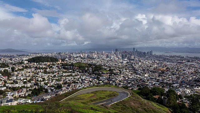 旧金山市中心与云从双峰日时光流逝视频素材