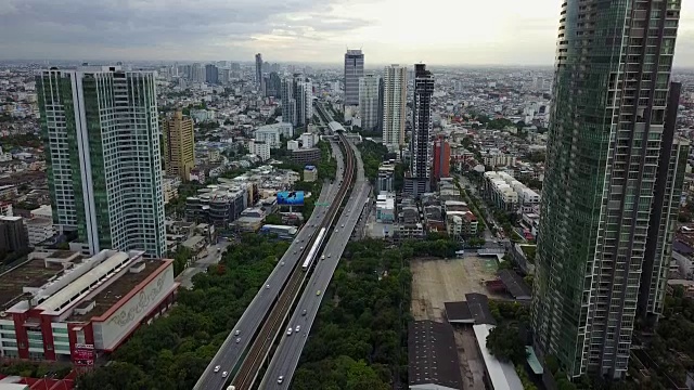 泰国曼谷街道十字路口的4K鸟瞰图视频素材