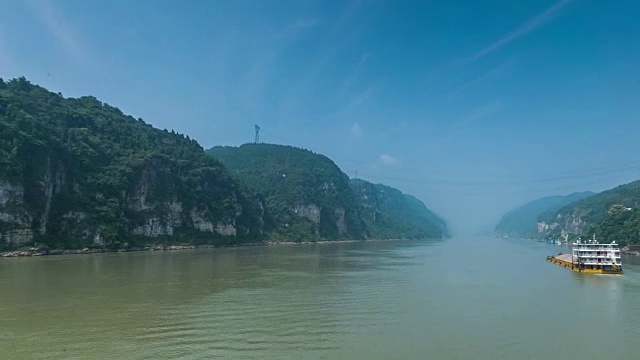 时间流逝在中国长江上的小船上视频下载