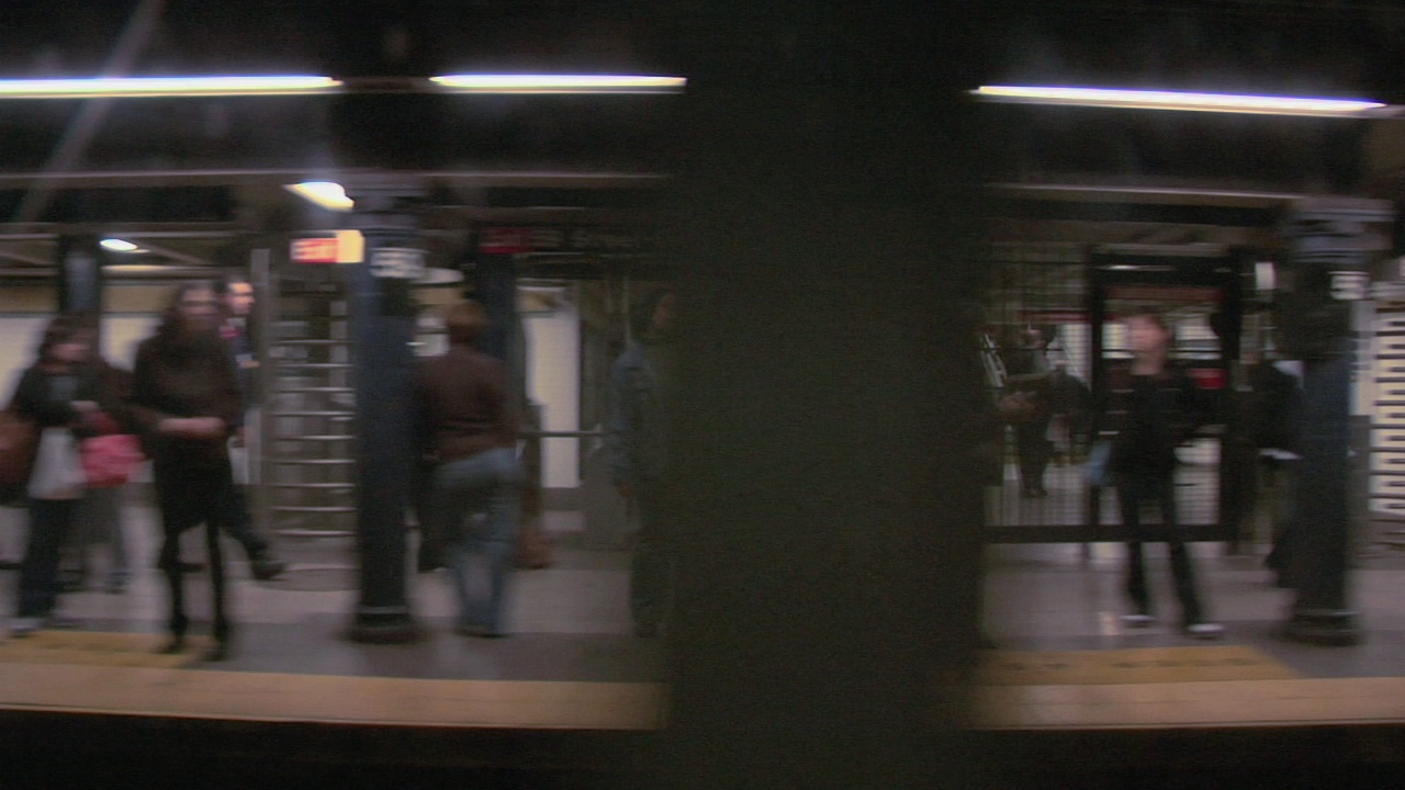美国纽约，在59街站候车的人们视频素材