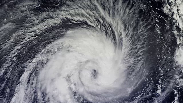 海面上的飓风，卫星图像。视频素材