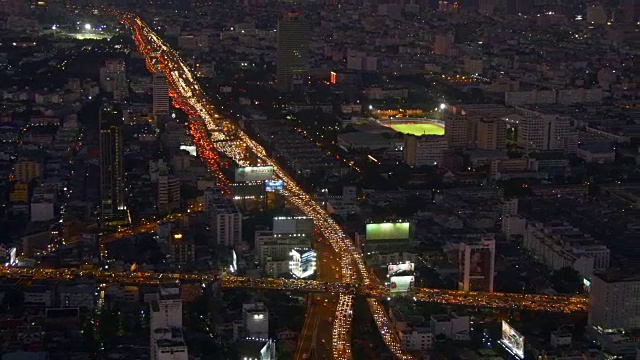 夜间曼谷城市屋顶观景台交通道路全景4k泰国视频下载