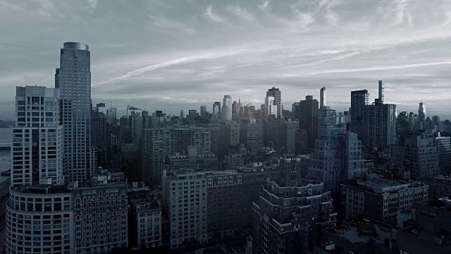 高楼林立的纽约城天际线。美国最大的城市视频素材