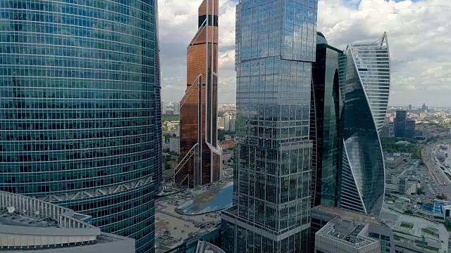 无人机拍摄的独特的莫斯科摩天大楼。视频下载
