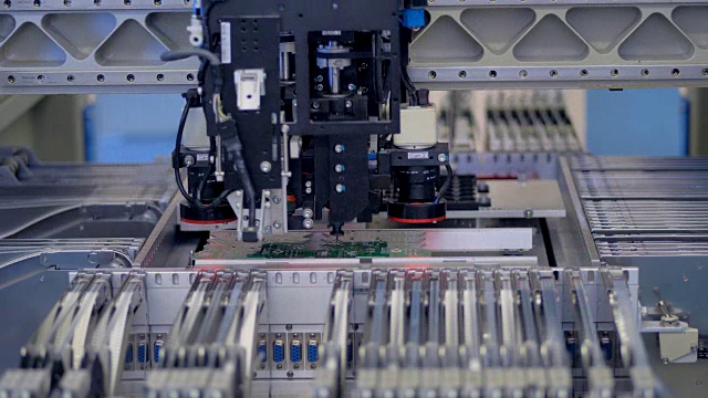 印刷电路板的自动化生产。4K。视频素材