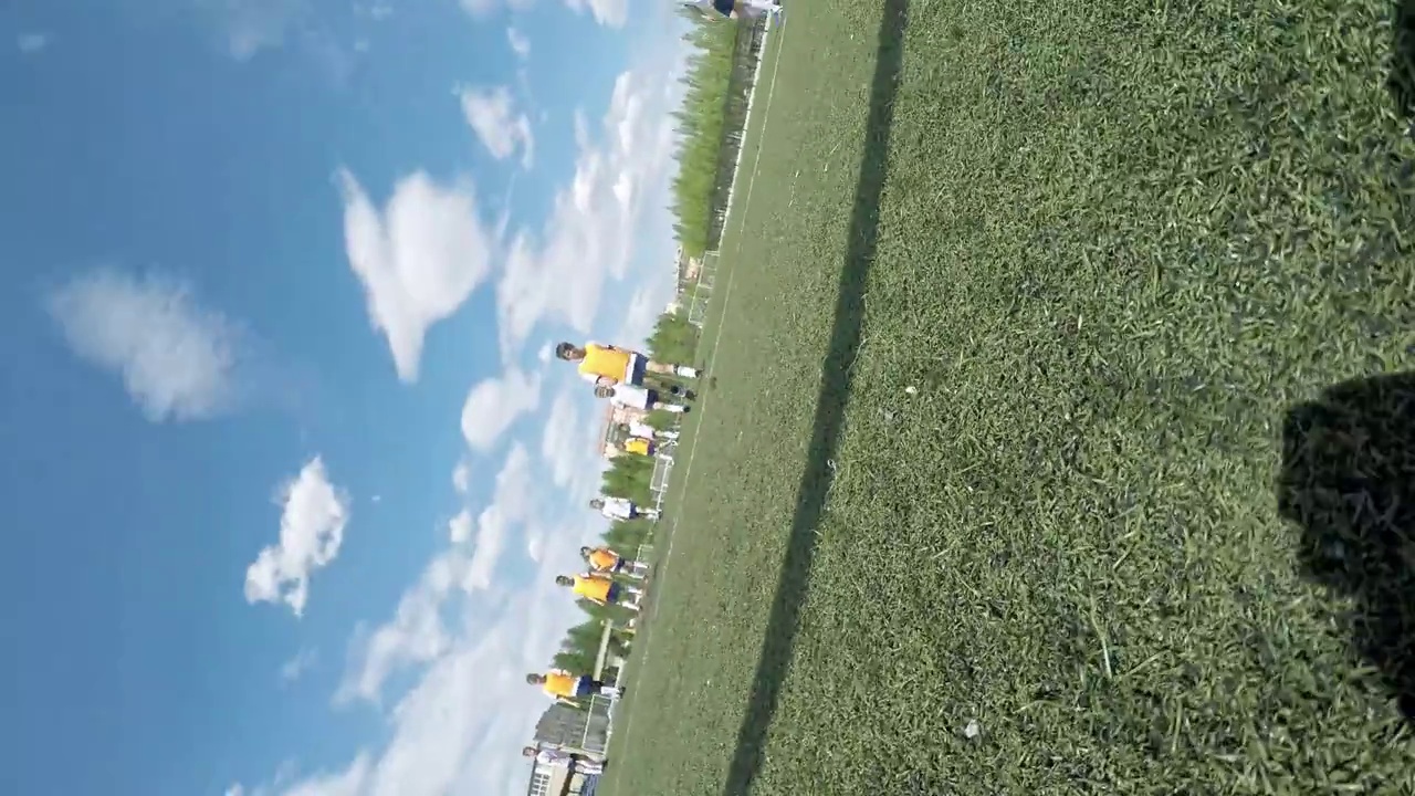 守门员扑救球门的镜头视频下载