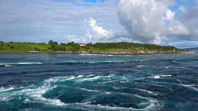 挪威，Nordland, Saltstraumen大漩涡中的漩涡视频素材