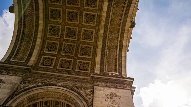 巴黎香榭丽舍大道尽头的凯旋门视频素材