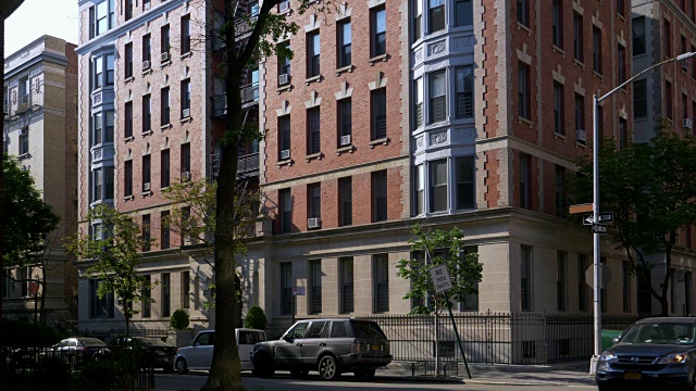 布鲁克林高档公寓大楼的白天外观视频素材
