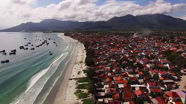 越南海滩上的一个村庄视频素材