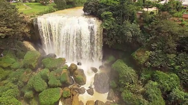 越南的空中调查瀑布视频素材