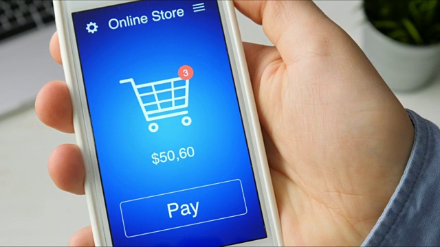 使用智能手机应用支付网上购物视频素材
