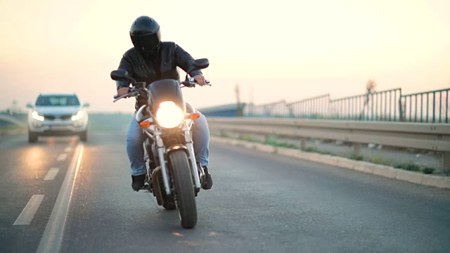 摩托车的公路旅行视频素材
