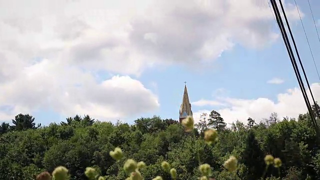 美国郊区教堂钟楼的下午延时视频下载