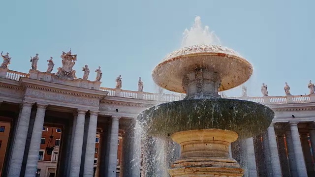 意大利罗马圣彼得广场喷泉和圣彼得教堂圆柱，意大利视频素材