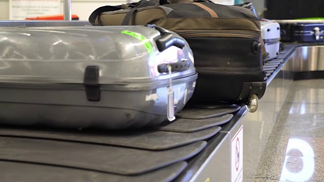 4K的机场行李传送带视频素材