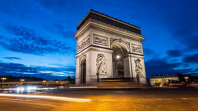 巴黎凯旋门的交通时间在夜间视频素材
