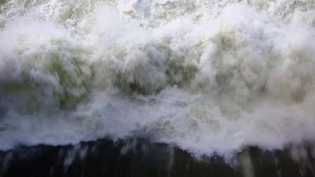泰国水电大坝泄洪道的4k镜头视频素材