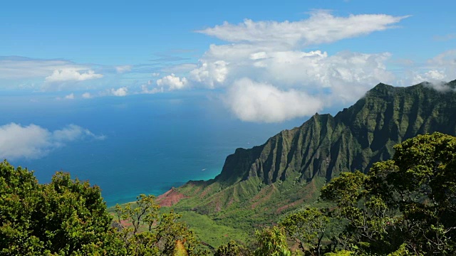 夏威夷考艾岛，纳帕利海岸州立公园，卡拉劳山谷和瞭望台视频下载
