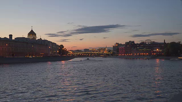晚上的莫斯科河视频素材